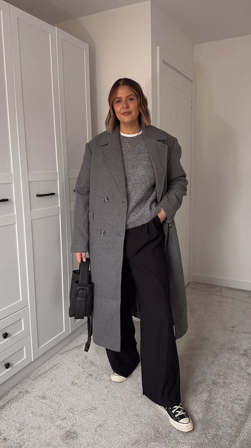 Instagram post by @elizabethdaisy for Edge of Ember. Caption reads: [...] 
Shoes @converse 
Necklace @edgeofember....