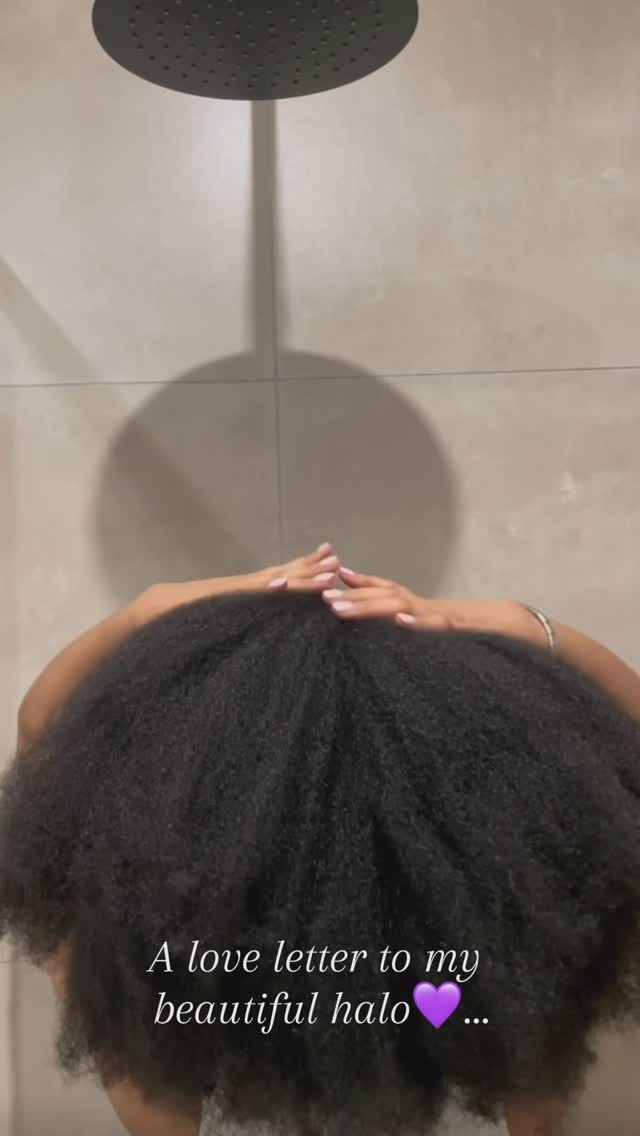 Instagram post by @pelo.gill for Dark and Lovely. Caption reads: Here’s a letter to my hair, while I unbox and use....