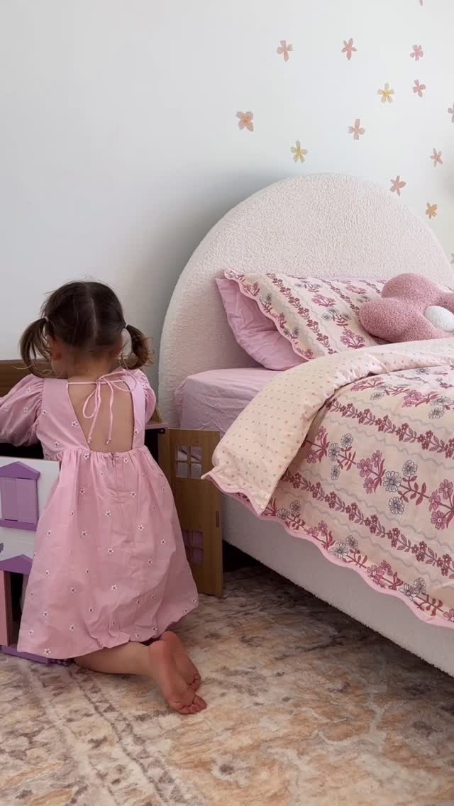 Instagram post by @caitlin.munyard for Adairs. Caption reads: Where dreams bloom 🌸 Save 25% on the Sia Scallop....