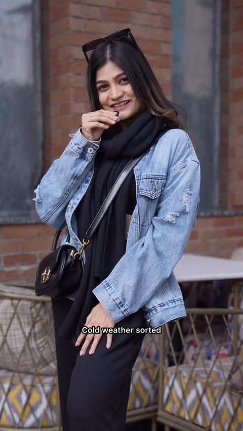 Instagram post by @diaajmera for Go Colors. Caption reads: [...] — uncomfortable and bulky! Switched to....