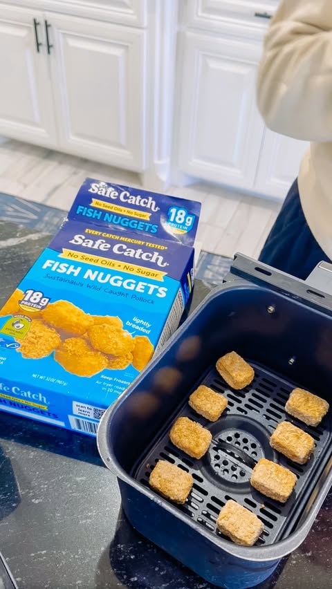 Instagram post by an influencer for Safe Catch. Caption reads: Dinner just got easier 🐟 Safe Catch Fish Nuggets....