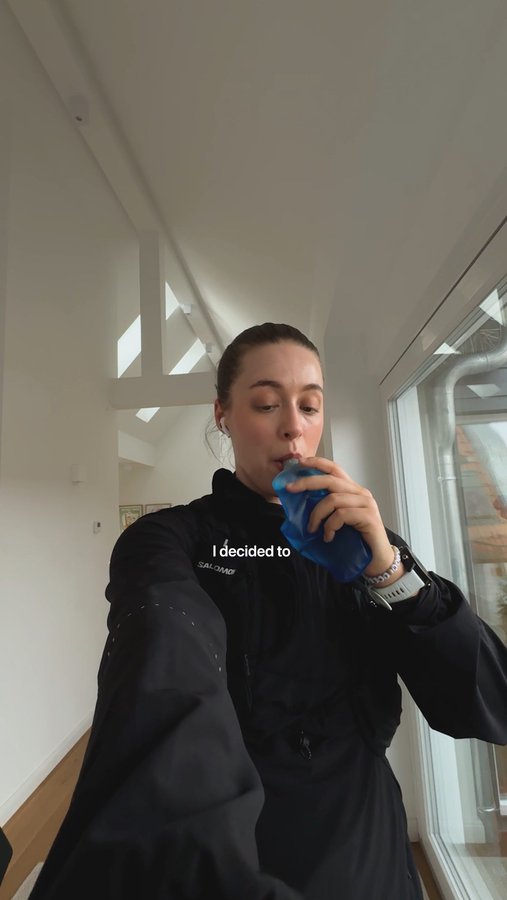 Instagram post by @franziskaschoebel for foodspring. Caption reads: Anzeige | It’s Sunday and that means I had a half....