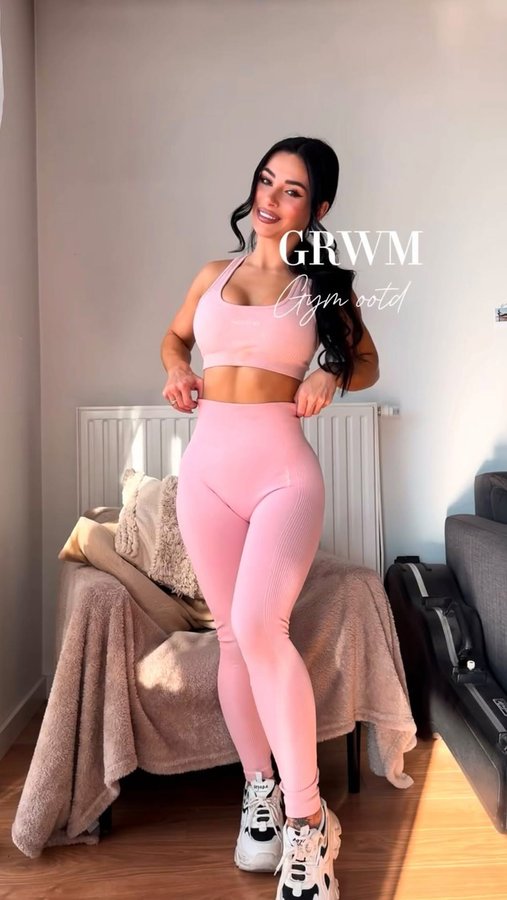 Instagram post by @kasiabielecka_ for Carpatree. Caption reads: 1,2 or 3?🖤🩷💛 -30% z kodem: kasiabielecka na....