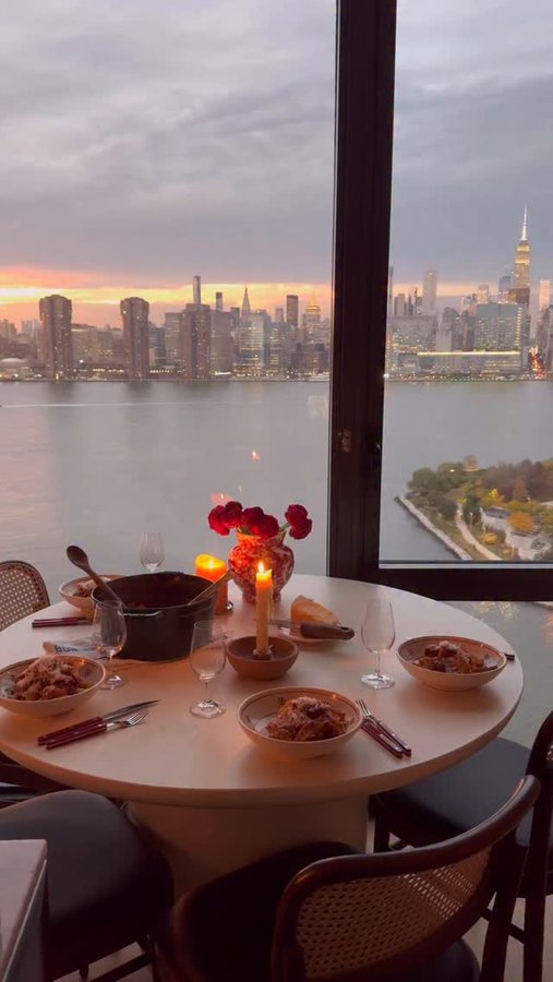 Instagram post by @justines.table for Knorr. Caption reads: Nothing welcomes guests like the smell of a big,....