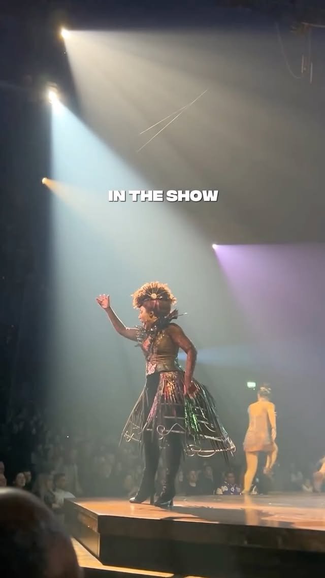 Instagram post by @vozcassiaraquel for Cirque du Soleil. Caption reads: [...] Alegría – In A New Light by Cirque du Soleil....