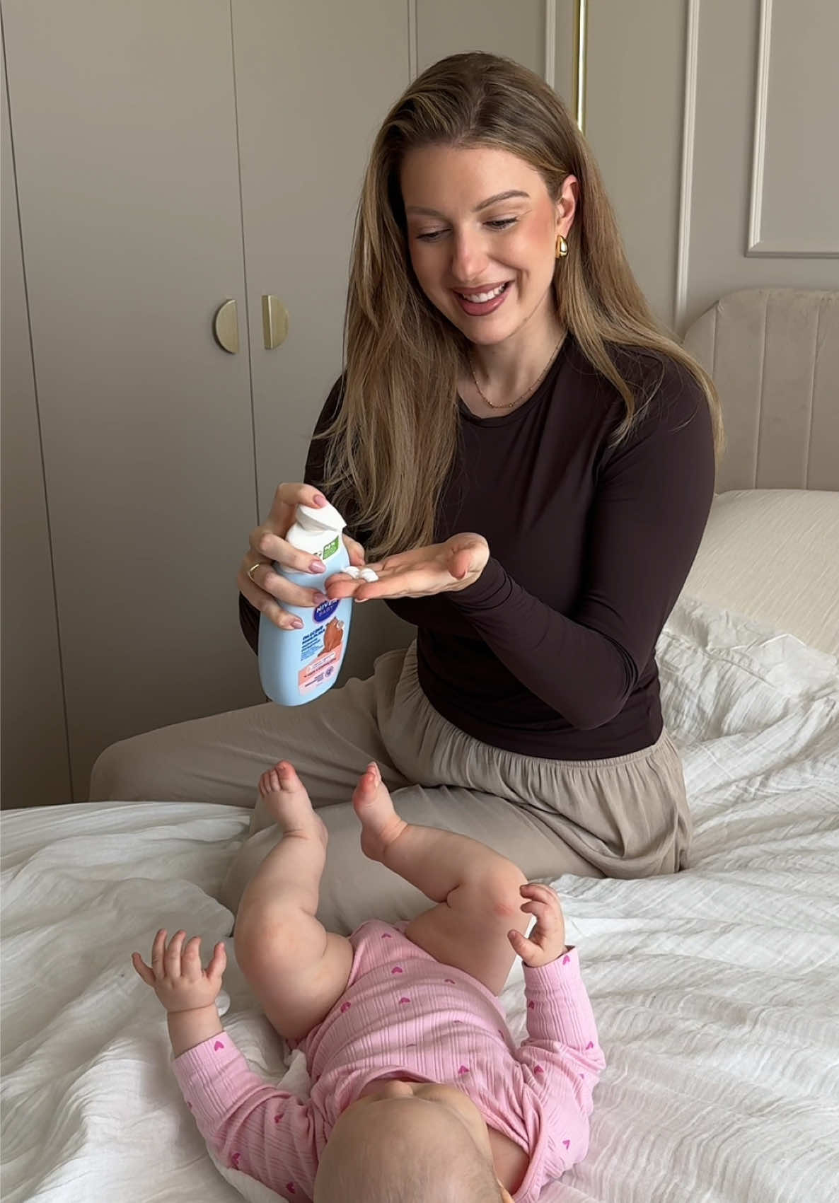 TikTok post by @lis.daria for Nivea. Caption reads: To właśnie w tych prostych momentach buduje się....
