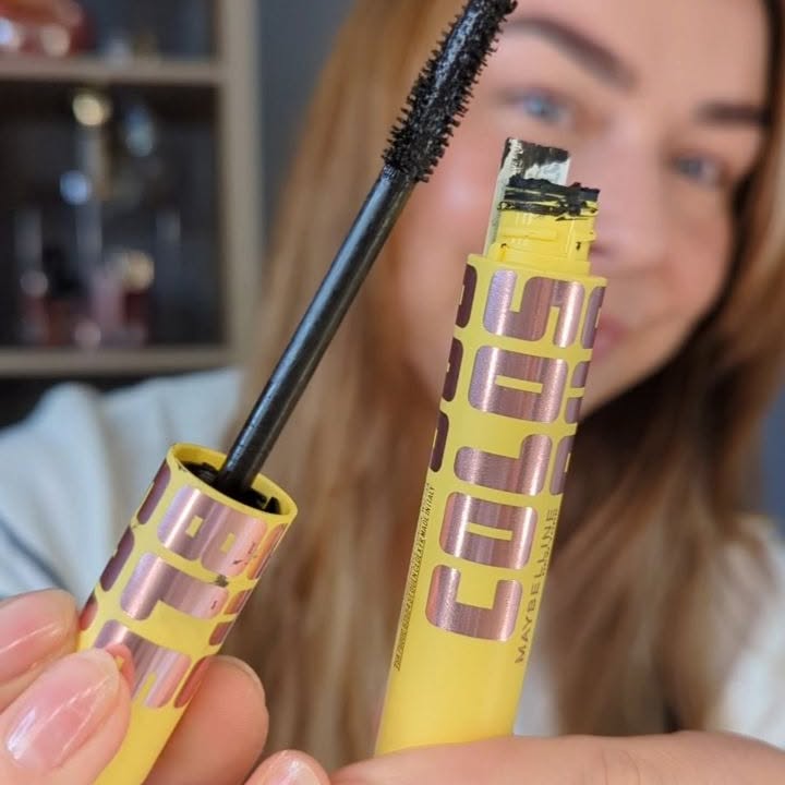Instagram post by @thebeautycreator.nl for Buzzador. Caption reads: [...] Mascara 💛🫧 Gifted by @maybelline &....