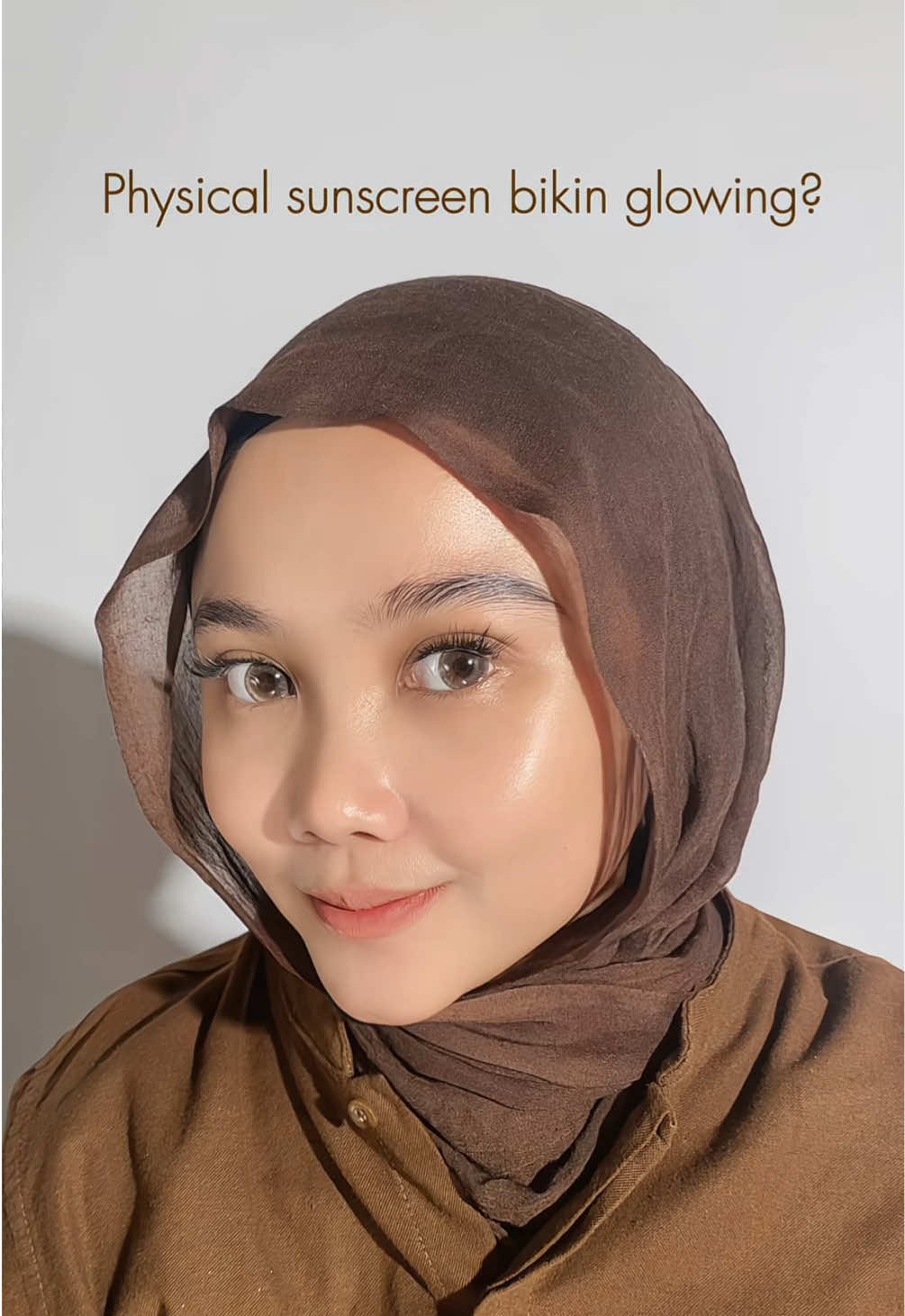 TikTok post by @bebimelo for Dear Me Beauty. Caption reads: [...] bikin glowingggg poullll, BEST @Dear Me....
