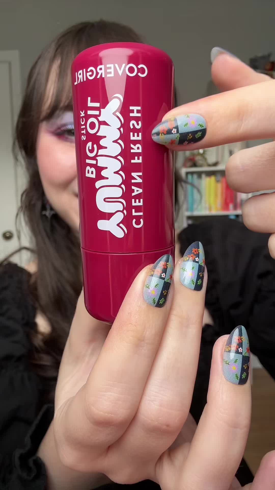 TikTok post by @shopswithsteph for COVERGIRL. Caption reads: IT IS GIANT!! @COVERGIRL #summervibes [...].