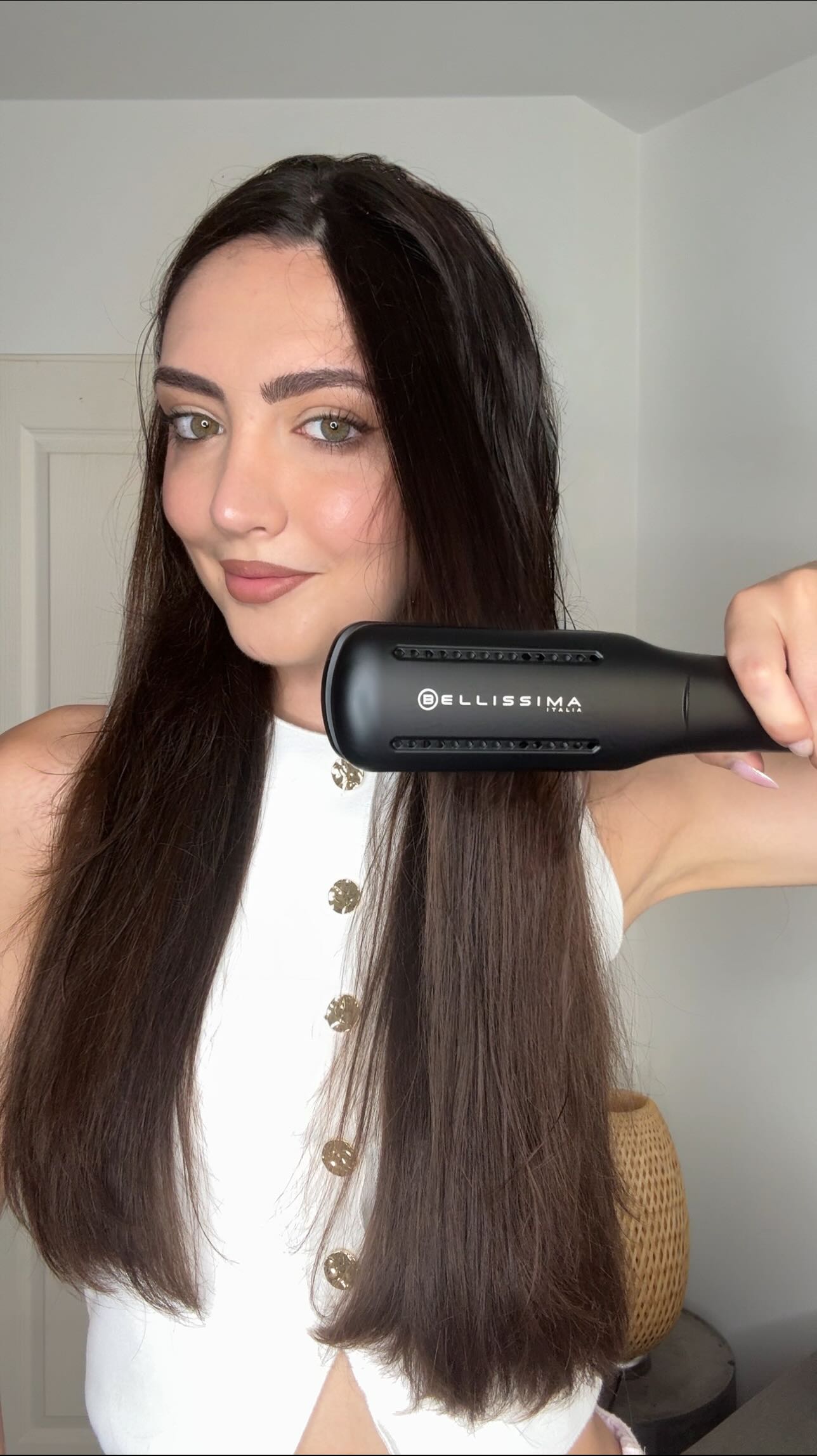 Instagram post by @jessica_dapozzo for Bellissima. Caption reads: Finalmente possiamo dire addio a phon e piastra,....