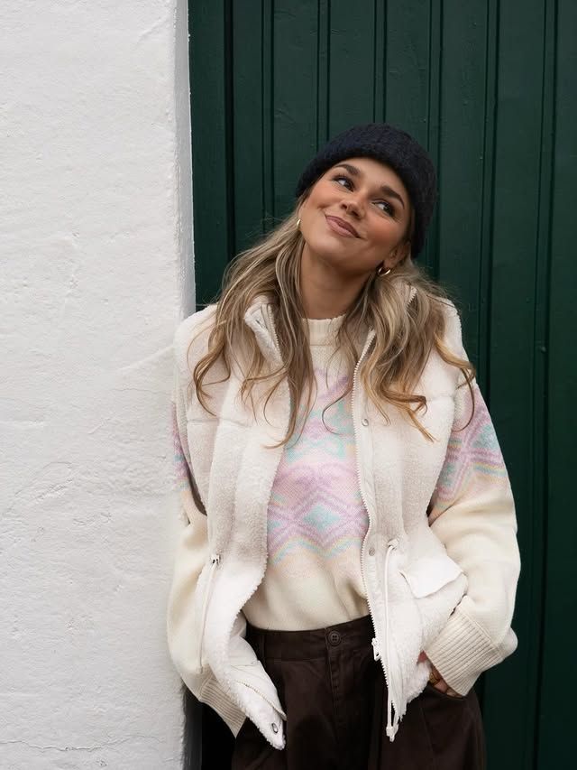 Instagram post by @cindyfrench_ for Zalando. Caption reads: [...] have the right outfit 🦆
follow me on....