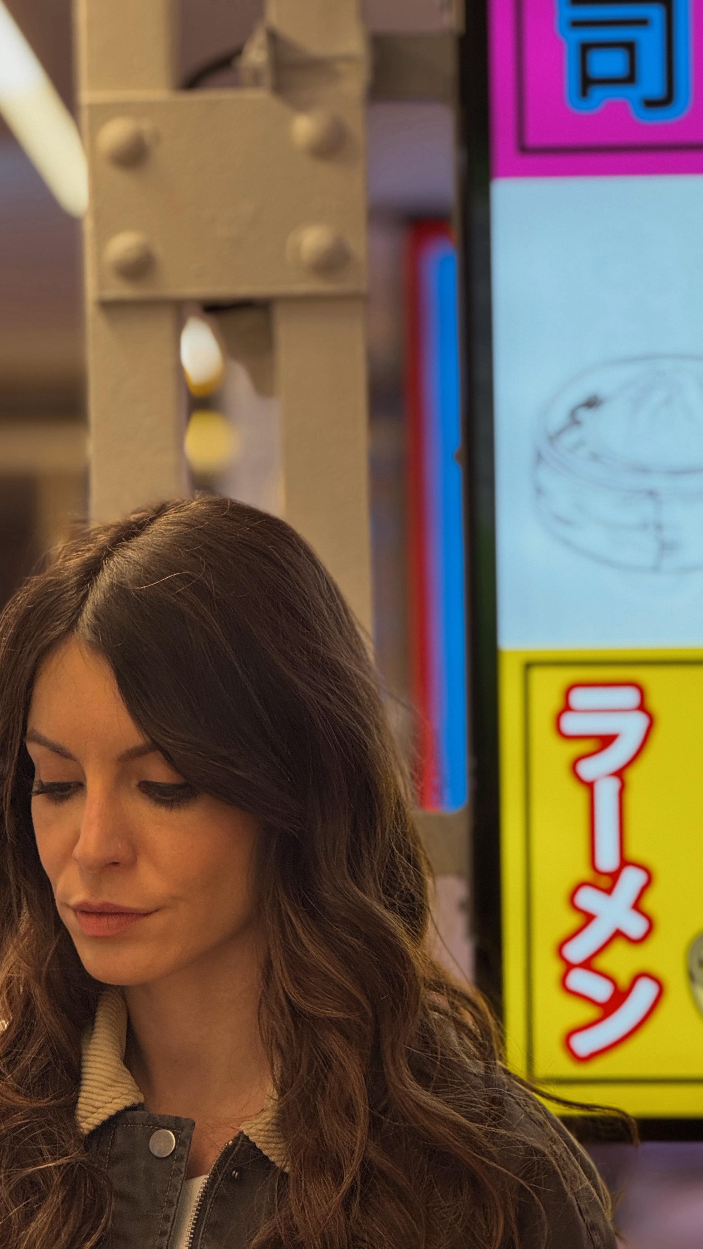 Instagram post by @evamrojas for Mazda. Caption reads: Lo que empezó con un ‘¿te vienes a una expo?’ ha....