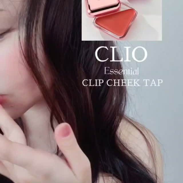 Instagram post by @junna.junjun58 for CLIO JAPAN. Caption reads: この透け感とツヤが最高に可愛い🖤

ナチュラルも華やかメイクにも使いたくなるCLIOのリップ＆チー....