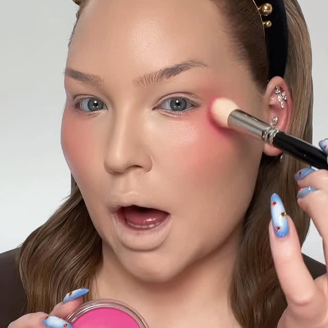 Instagram post by @nikkietutorials for Juvia’s Place. Caption reads: [...] the blush whisperer with these insane....