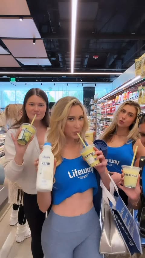 Instagram post by @tayraytexas for Lifeway Foods. Caption reads: This smoothie taste like I should be on a beach....