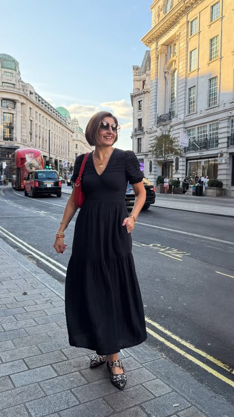 Instagram post by @thatgirlwiththebob for Radley. Caption reads: [...] I’ll link on stories. Shoes @ganni bag....