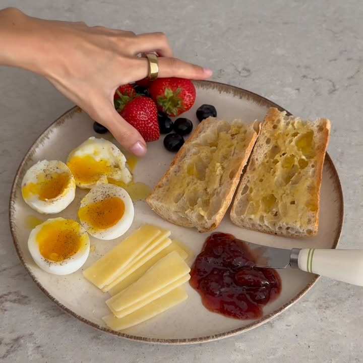 Instagram post by @lidiavmera for Opera. Caption reads: peaceful and focused mornings recently with....