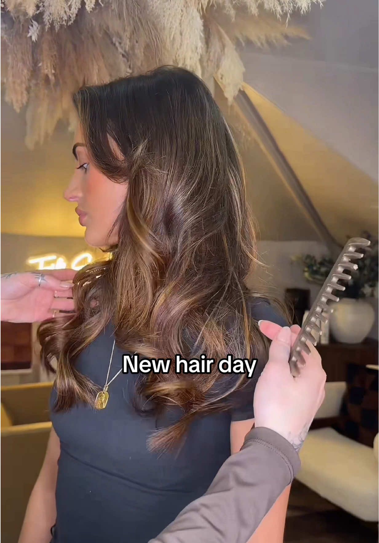 TikTok post by @maisabellaa for BeautyWorks. Caption reads: New hair day ✨using the @Beauty Works 18” Invisi....