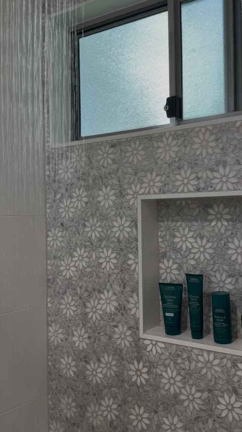 Instagram post by @gabbiwhipps for Aveda. Caption reads: [...] way to reset my hair in the humidity x....