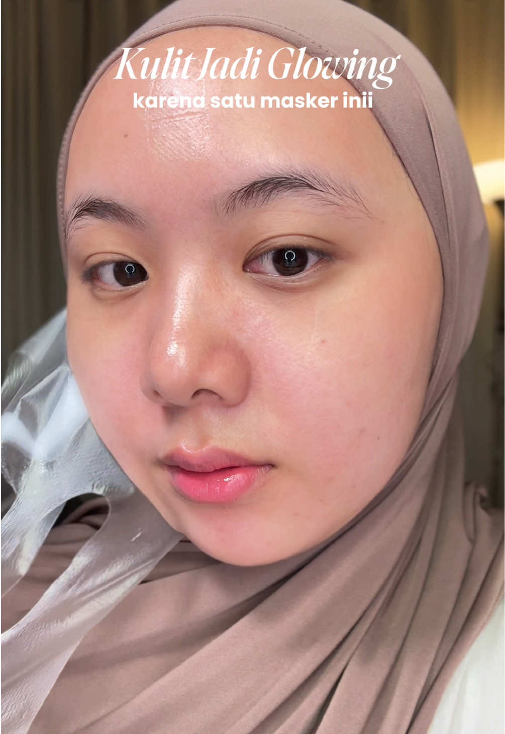 TikTok post by @azzahrargta_ for Lanbena. Caption reads: [...] bgt pas bangun tidur muka jd glowing....