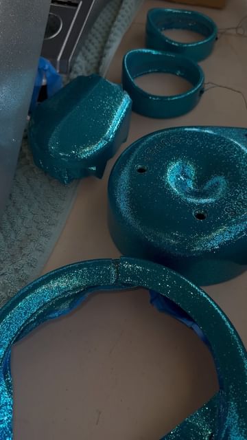 Instagram post by @imortalines for Tropical Glitz. Caption reads: Now too buff and deliver. 
Started November 28th....