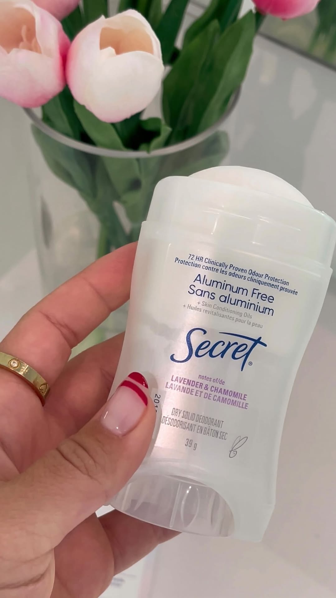 Instagram post by @_elodypetit for Secret Deodorant. Caption reads: Découvrez une protection durable contre les odeurs....