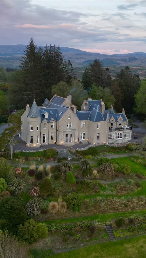 Instagram post by @scotland_scottish for Unlimited Scotland. Caption reads: A trip away with the fam!! Glencruitten House....
