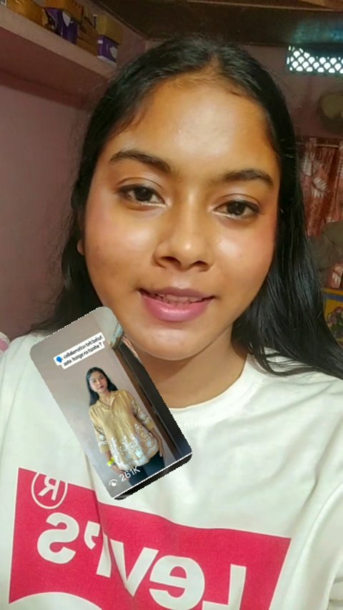 Instagram post by @riya.dekaa2 for Smytten. Caption reads: Brands dm  Karo zra 😃.. manifesting 
Brand....