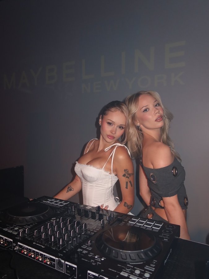 Instagram post by @lilajanowska for Maybelline NY Polska. Caption reads: @maybelline_pl night✨#reklama.