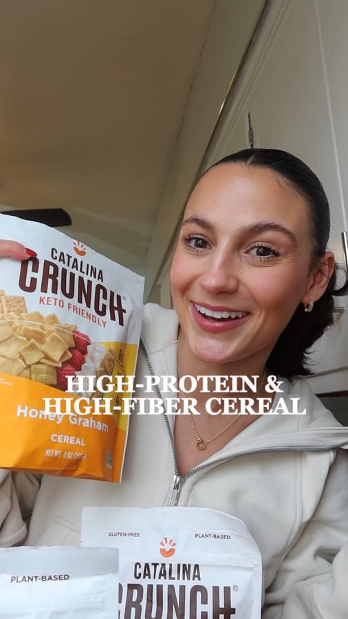 Instagram post by an influencer for Catalina Crunch. Caption reads: [...] high-fiber cereal from @catalinacrunch for....