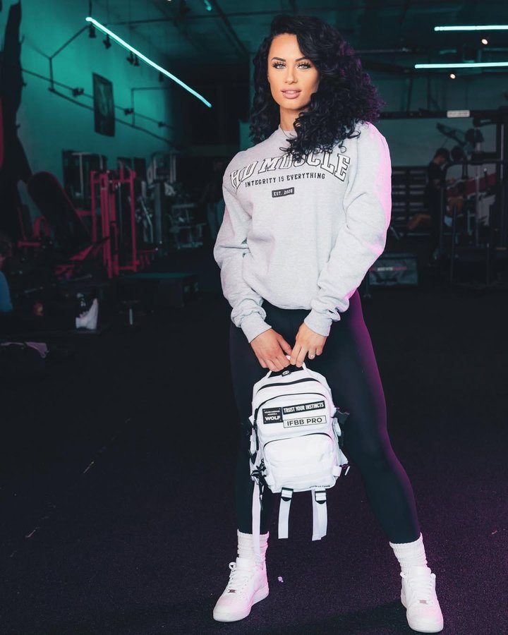 Instagram post by @jenniferdorie_ifbbpro for HD MUSCLE. Caption reads: [...] save on your favs

@thealexjerome 📸....