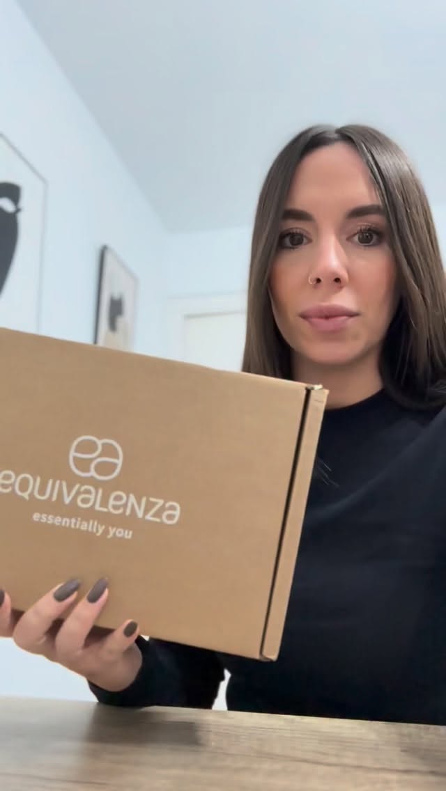Instagram post by @anaisabelpareja for Equivalenza. Caption reads: Estoy encantada con este set de @equivalenzaes 😍....