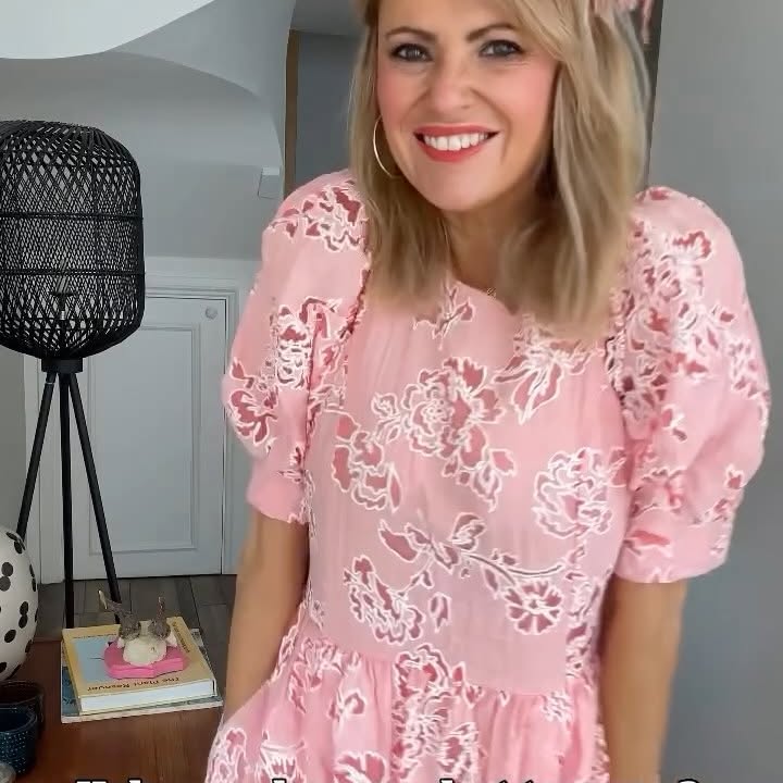 Instagram post by @carolem_beauty for Aspiga. Caption reads: What look should I choose for my first visit to....