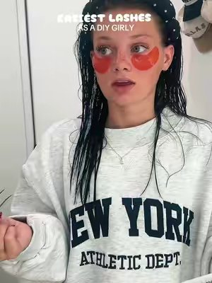 TikTok post by @josiee.jean for Maxcomfi. Caption reads: [...] the end but should I give away a kit!?....