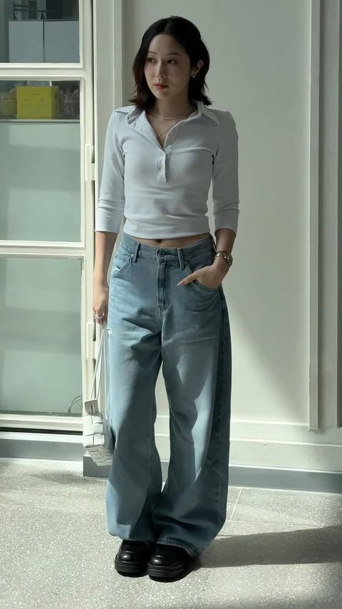 Instagram post by @rainyylpp for UNIQLO Thailand. Caption reads: [...] 👖🐾 #UNIQLO #uniqlothailand #uniqlojeans....