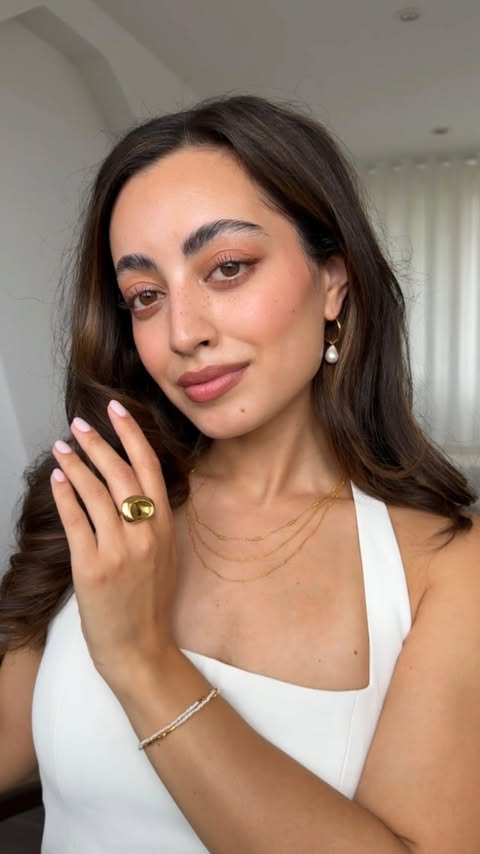Instagram post by @tessavkersbergen for Monica Vinader Official. Caption reads: Styling some of my favourite @monicavinader summer....
