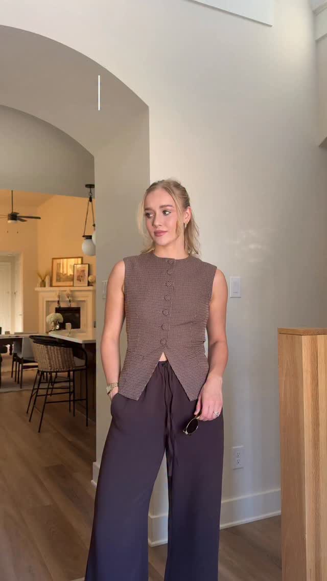 Instagram post by @zoeaneliiseyork for FashionPass. Caption reads: @fashionpass finds giving all the fall feels [...].