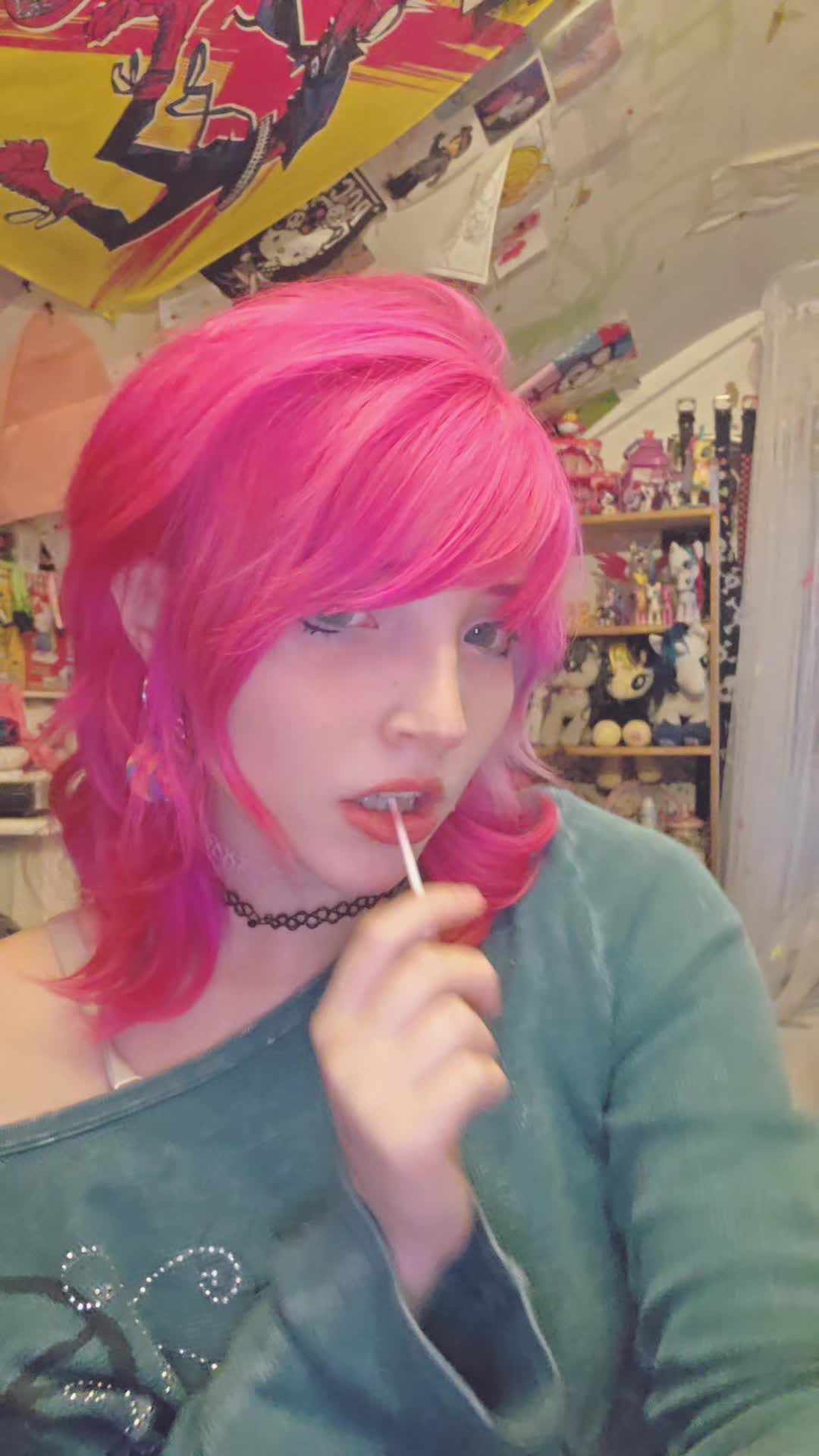 TikTok post by @iluvplnkiepie for Eyemoody. Caption reads: [...] here's a discount code: pinkiecupcakes....