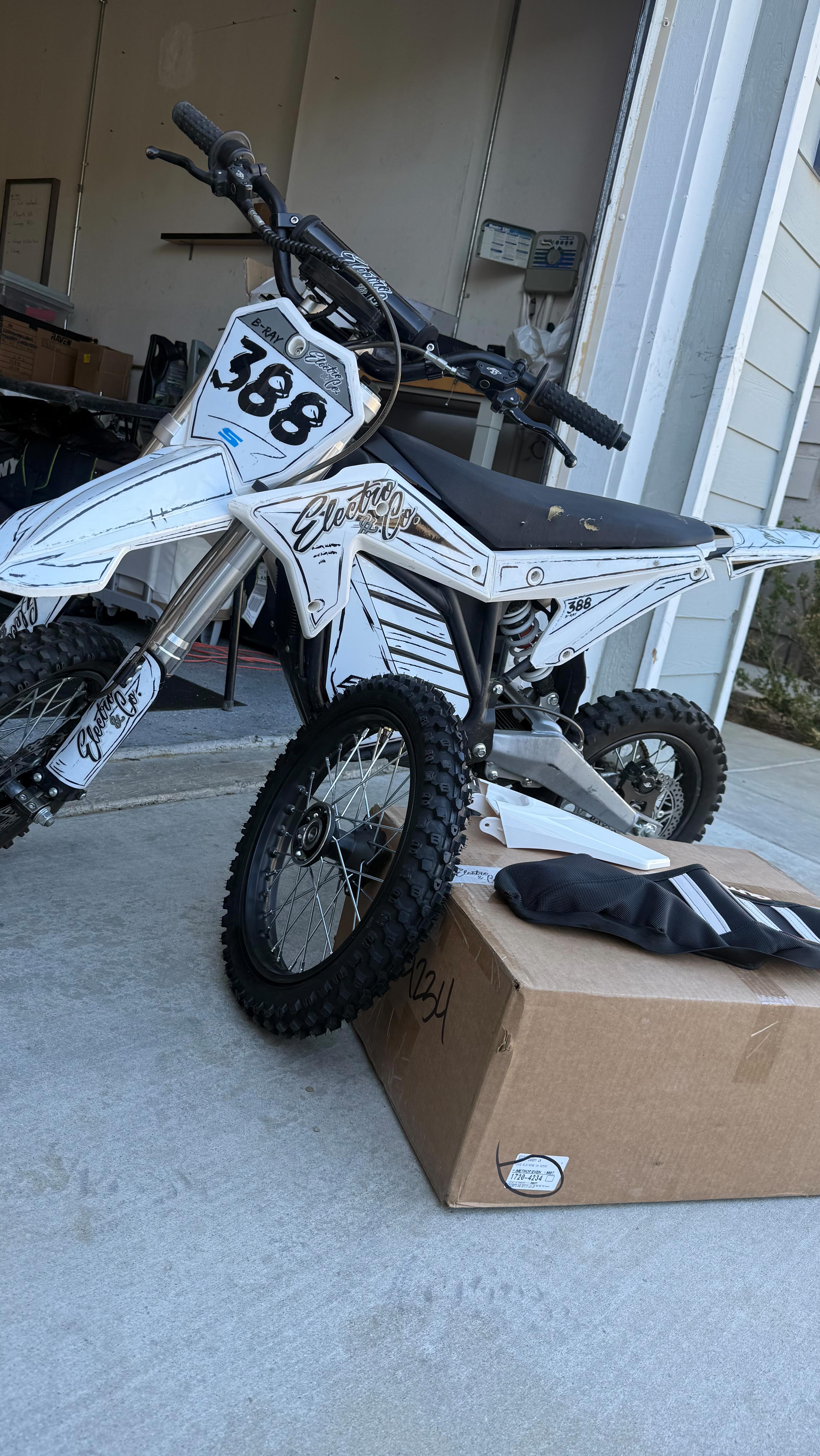 Instagram post by @b.ray_388 for Electro & Company. Caption reads: Revamping my @electro_and_co ETM RTR
Use code....