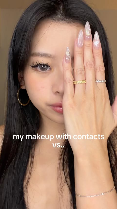 Instagram post by @mollsykae for moodylenses. Caption reads: [...] without my color lenses 😗 my....