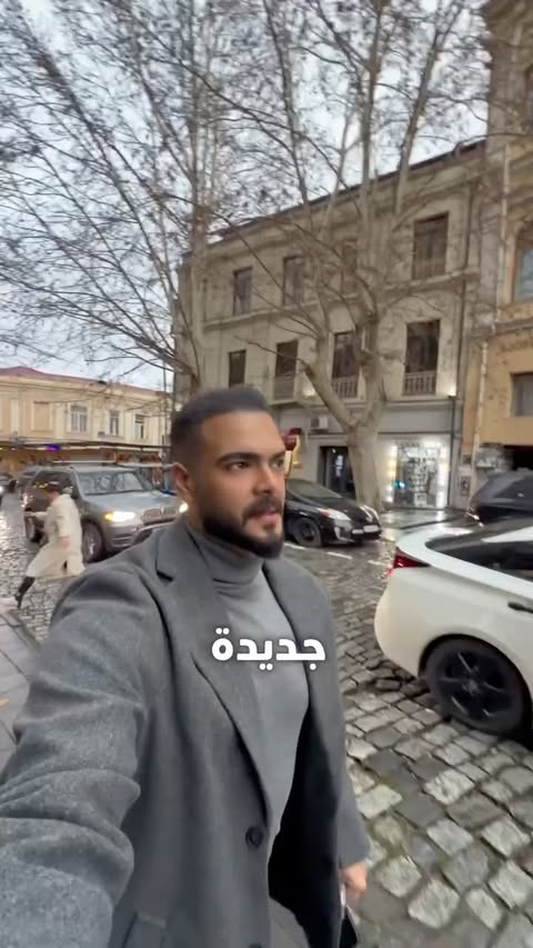 Instagram post by @mustafaomarr for Airalo. Caption reads: [...] عدم وجود إنترنت أول ما توصل؟ 📱 الحل مع....