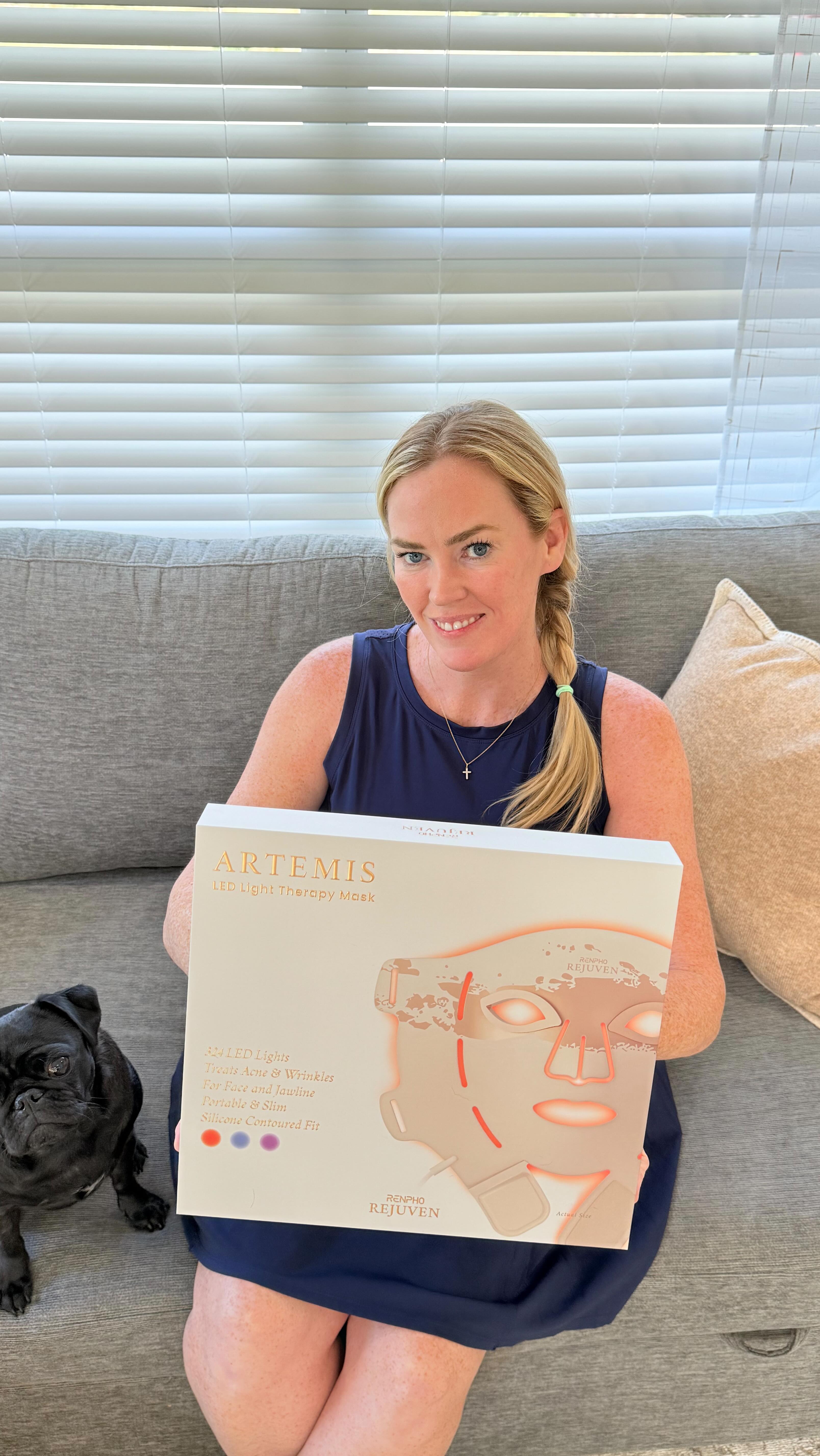 Instagram post by @the_aligned_guide for RENPHO. Caption reads: ✨RENPHO LED Light Therapy Mask ✨ As I approach my....