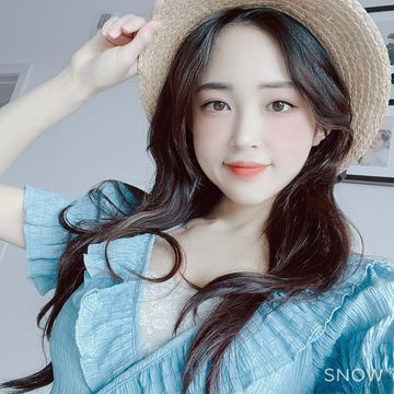 Instagram post by @punipuni_riko for SNOW Japan. Caption reads: #광고....