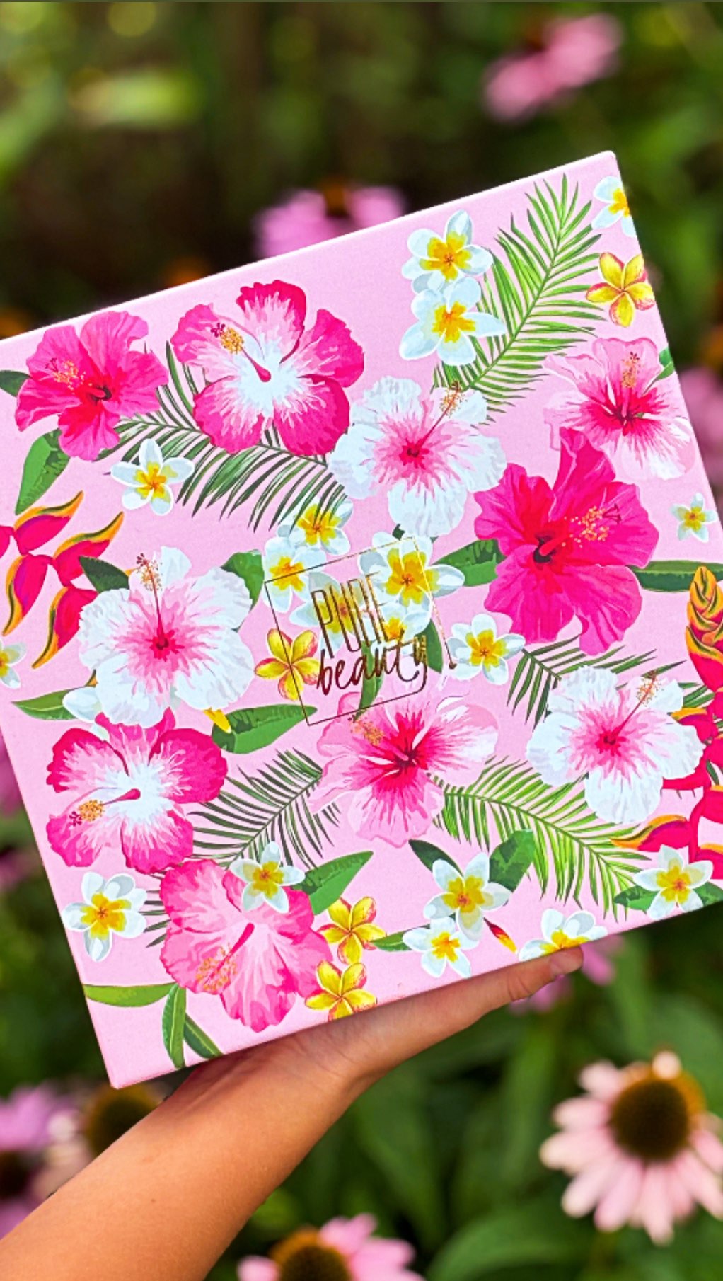 Instagram post by @w_majestacie_barw for FLOSLEK. Caption reads: (Materiał reklamowy)

TROPICAL BLISS to najnowsza....