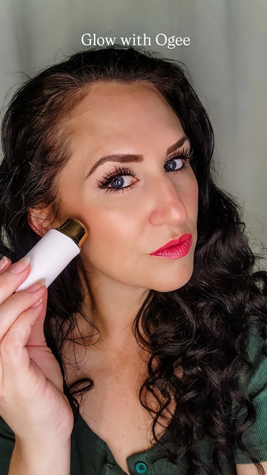 Instagram post by an influencer for OGEE. Caption reads: [...] ad. I’ve been a big fan of @Ogee’s Contour....