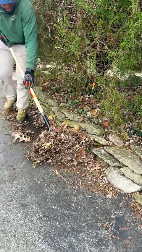 Instagram post by @washingtonlandscapinglex for SENIX Tools. Caption reads: [...] #springcleanup #asmr #lawncare @senixtools....