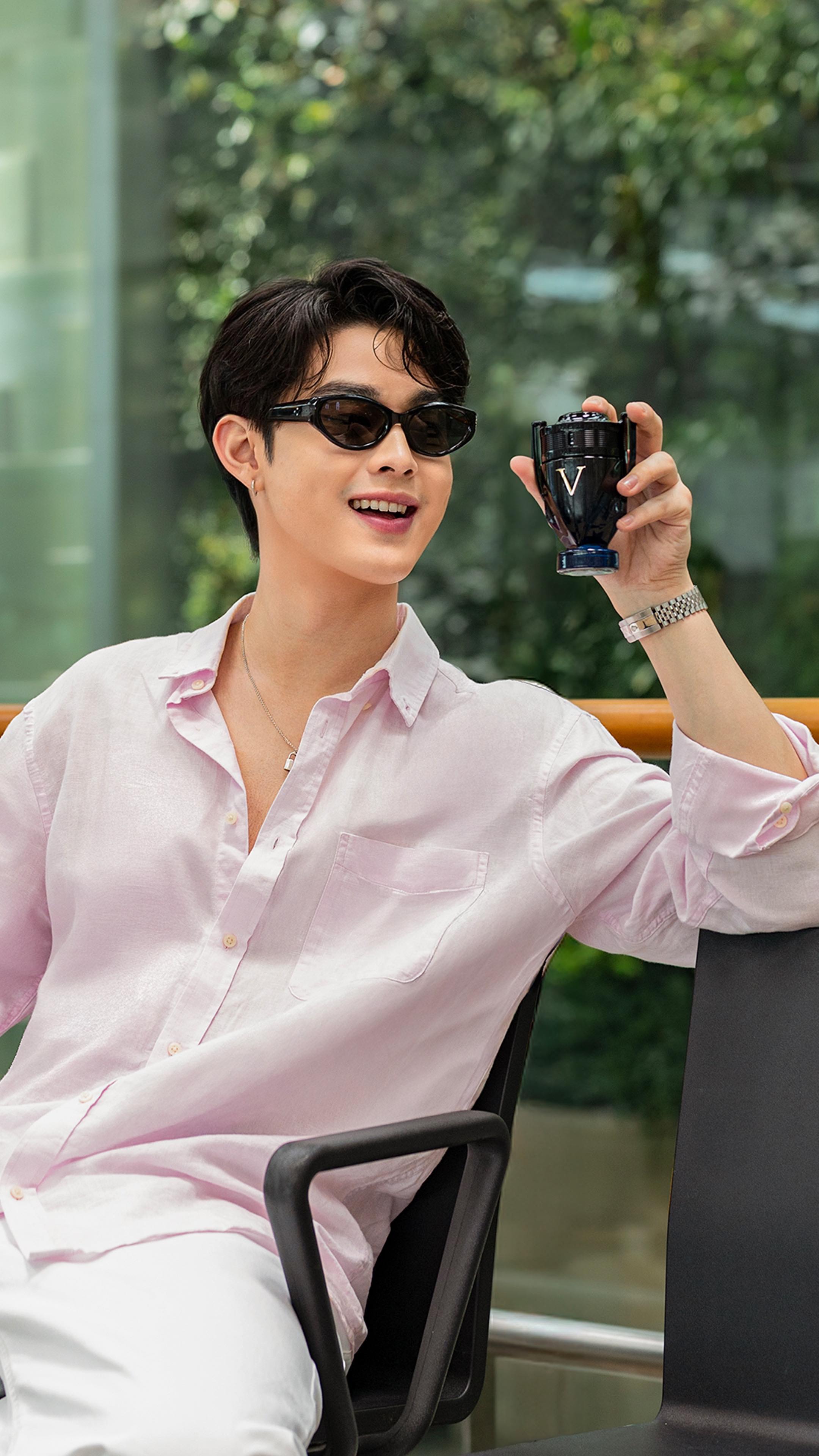 Instagram post by @phrrince for iShopChangi. Caption reads: Seeing her face light up when she realised I had....