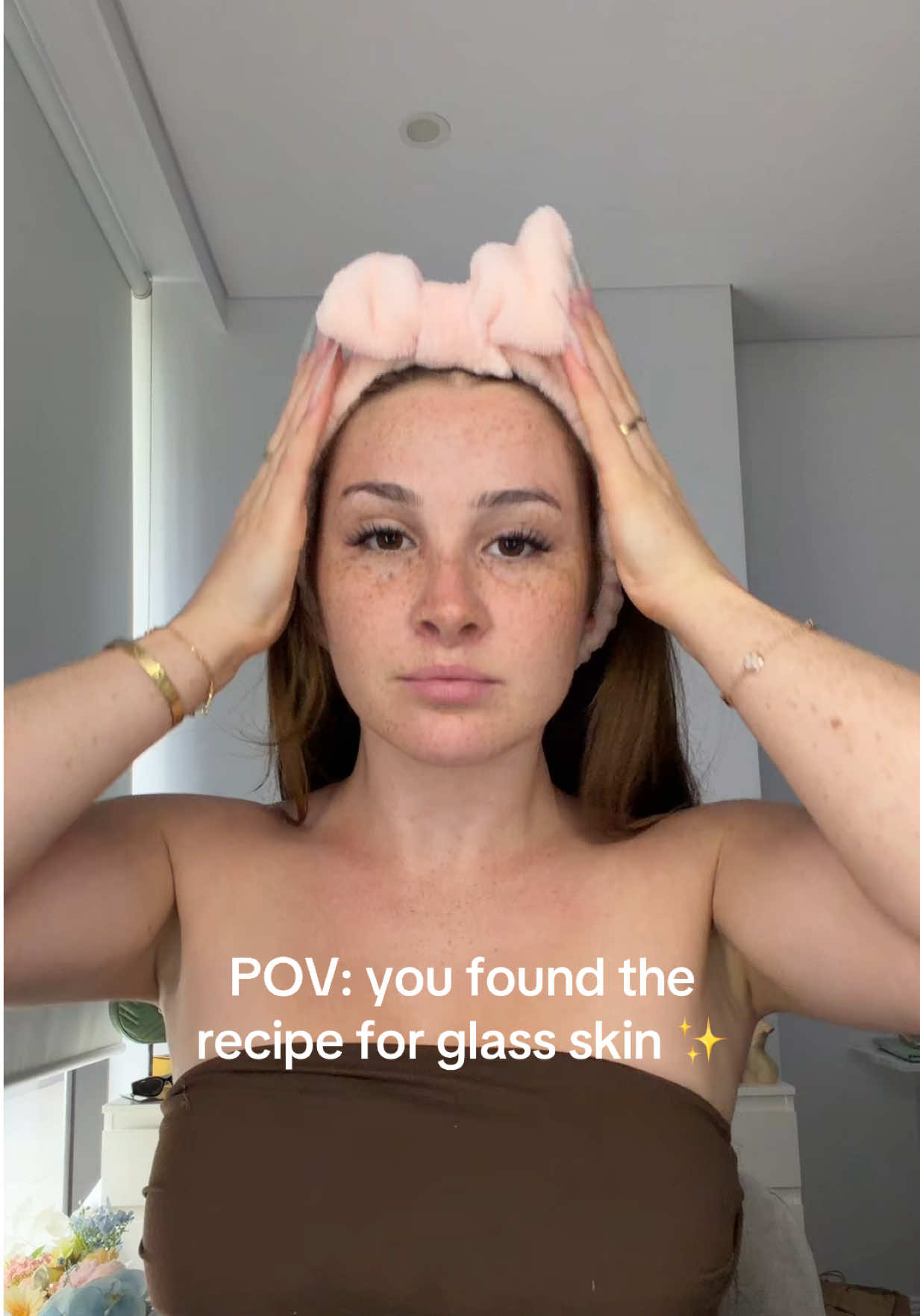 TikTok post by @vanessa_knighttt for mixsoon. Caption reads: how to achieve ✨glass skin ✨ with @mixsoon ....
