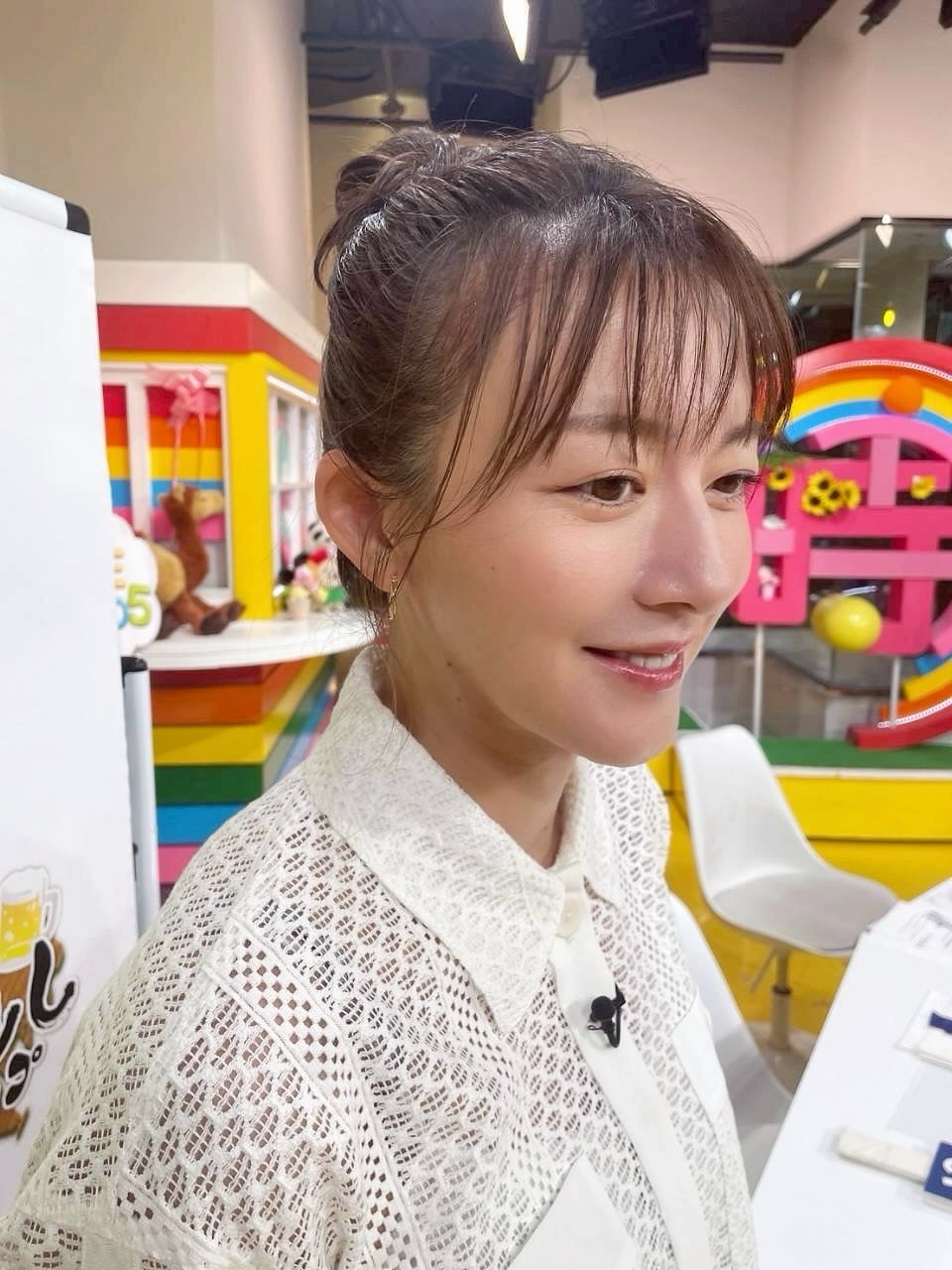 Instagram post by @yukari__oshima for Pierrot. Caption reads: お盆明けの月曜日🌻🌤️🍉お疲れ様です。
先週の「5時に夢中！」の衣装です🙂‍↕️
この後17....