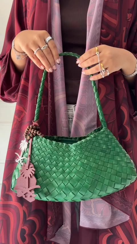 Instagram post by @ghadeers_alsh for Hermès. Caption reads: Abaya by @twentyone.bymh 
Bag @dragon.diffusion....